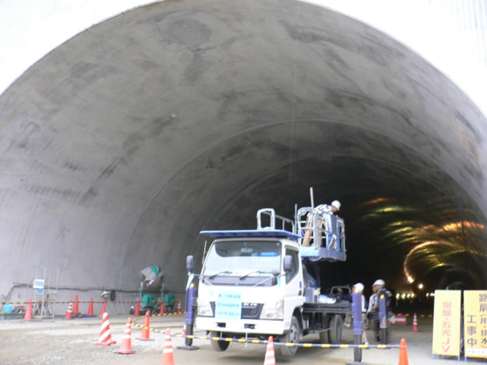 ⑮高速道路（トンネル）